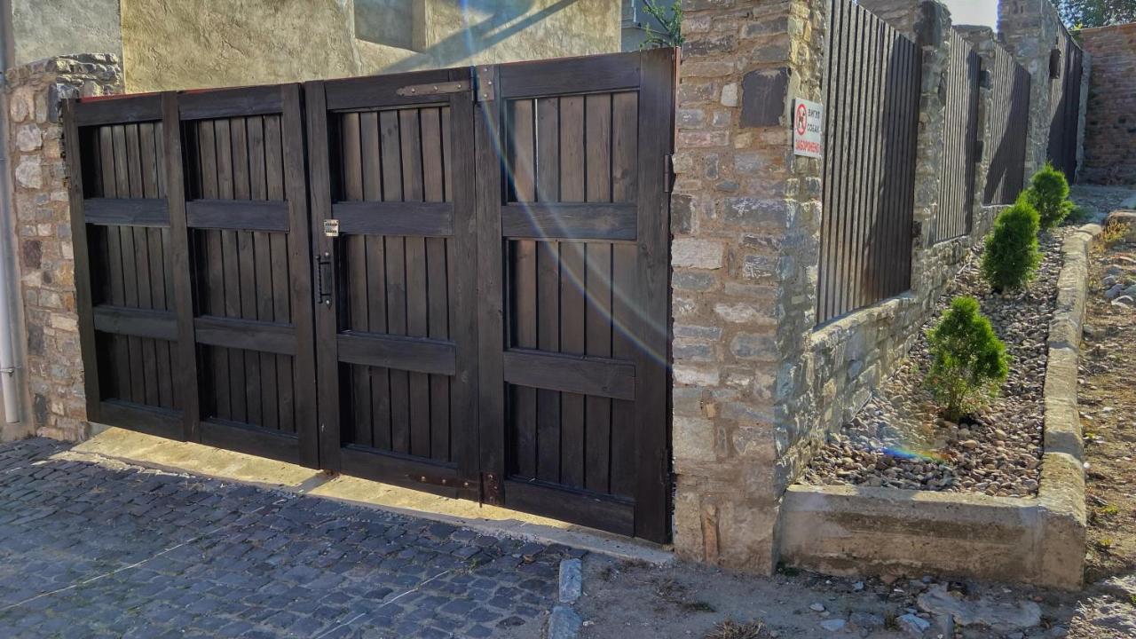 Квартира У Старому Місті Kamjanez-Podilskyj Exterior foto